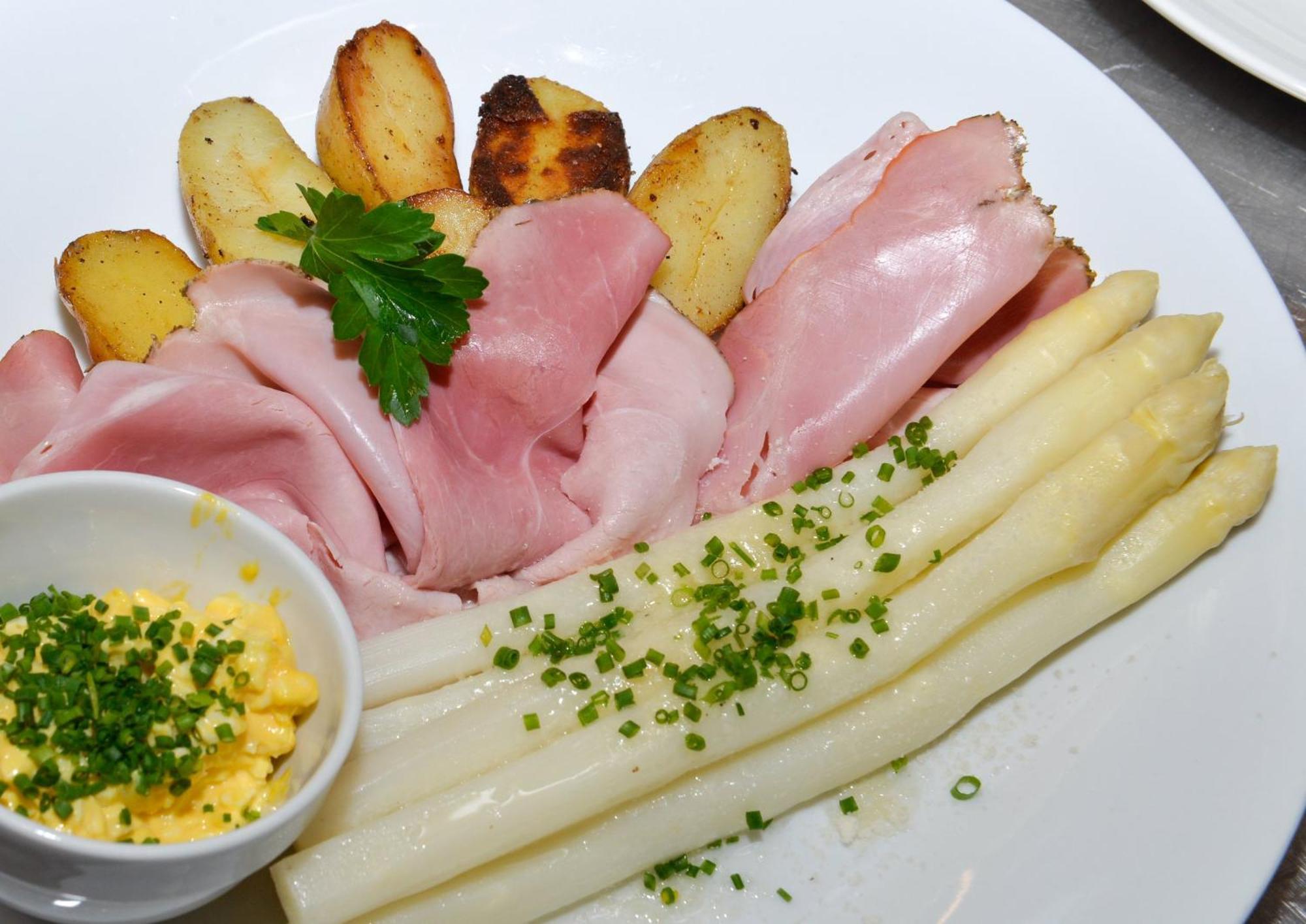 Hotel Goldene Traube แตร์เมโน ภายนอก รูปภาพ