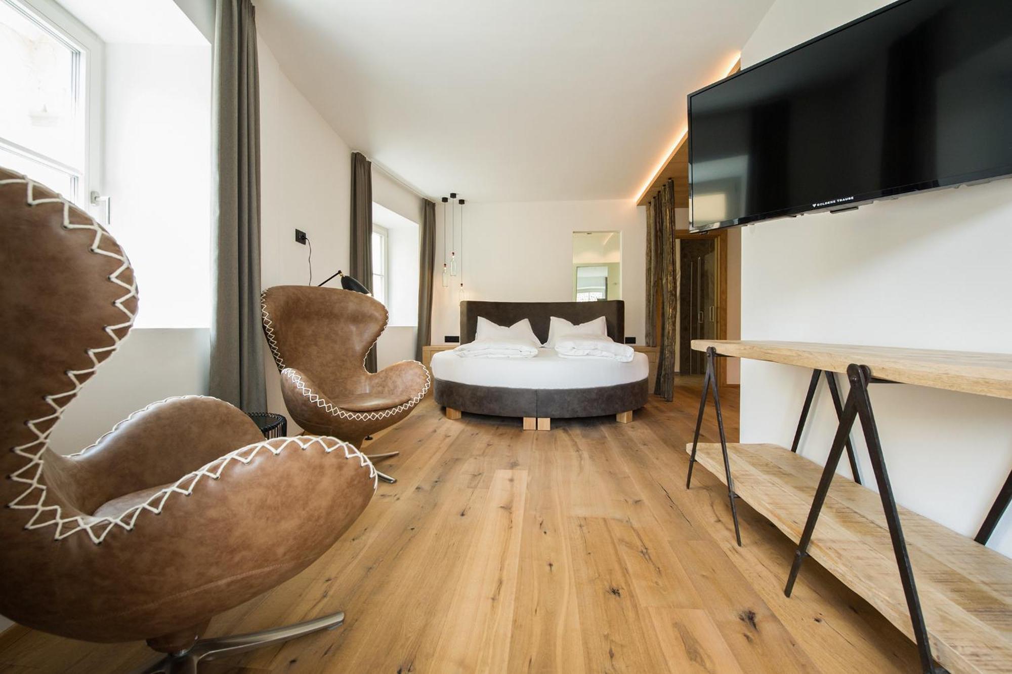 Hotel Goldene Traube แตร์เมโน ภายนอก รูปภาพ